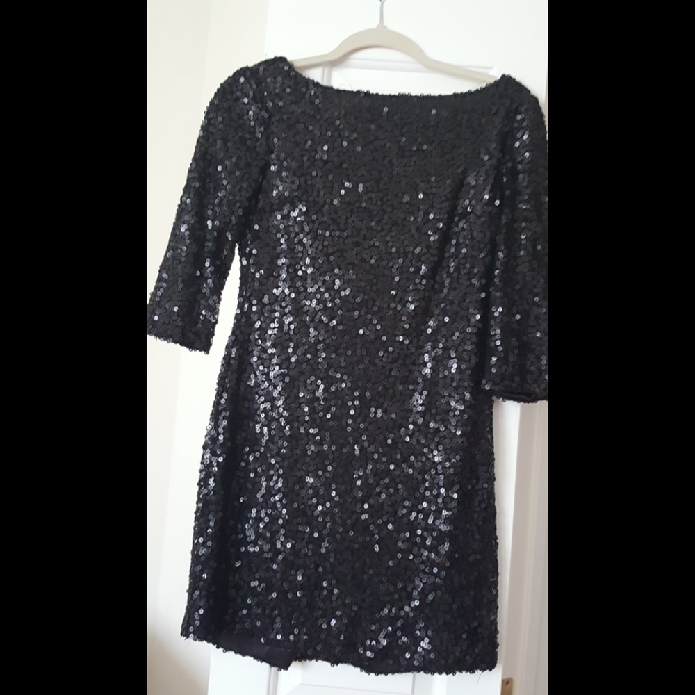 Sequence  Jessica Simpson black dress